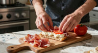 Panino Con Caprino, Pomodori E Prosciutto Crudo
